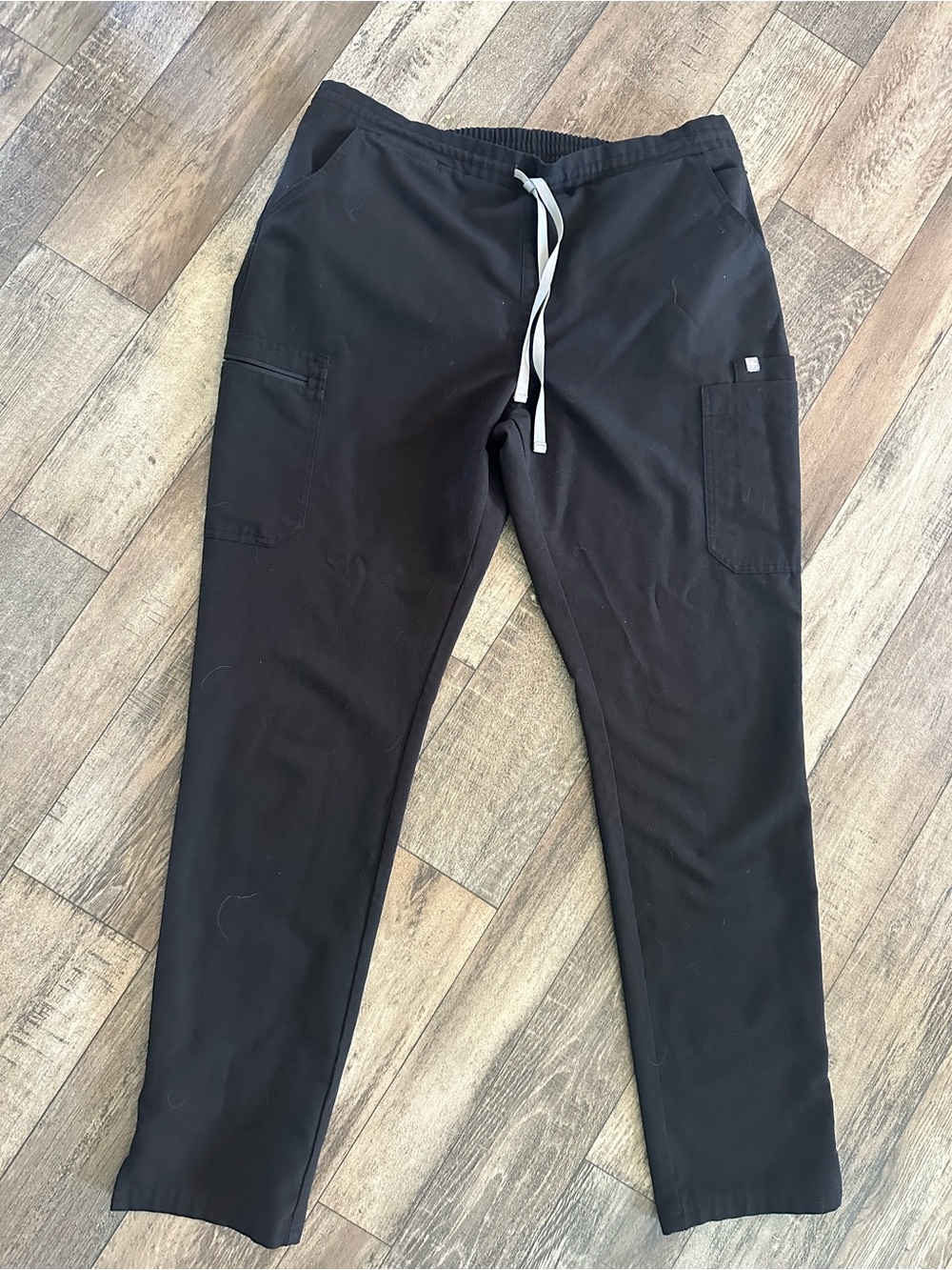 Figs women’s Black straight leg scrubs